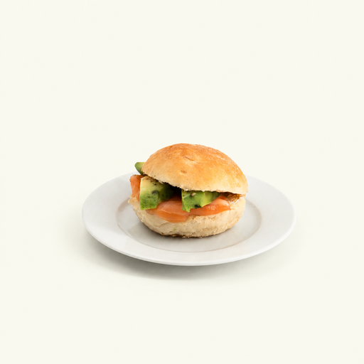 Mals broodje met zalm en avocado